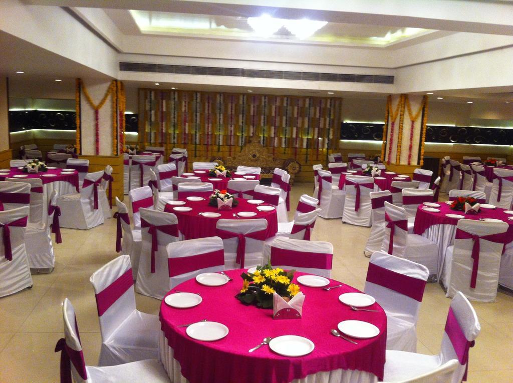 The Rajshahi Palace Otel Indore Dış mekan fotoğraf