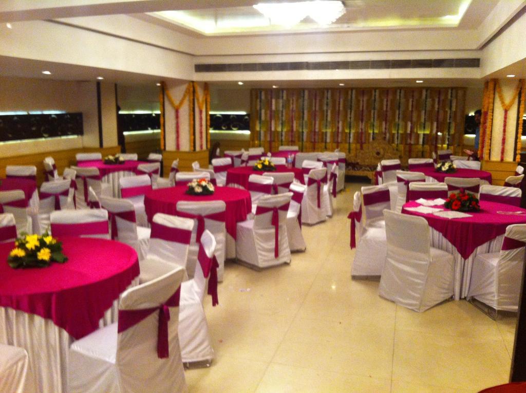 The Rajshahi Palace Otel Indore Dış mekan fotoğraf