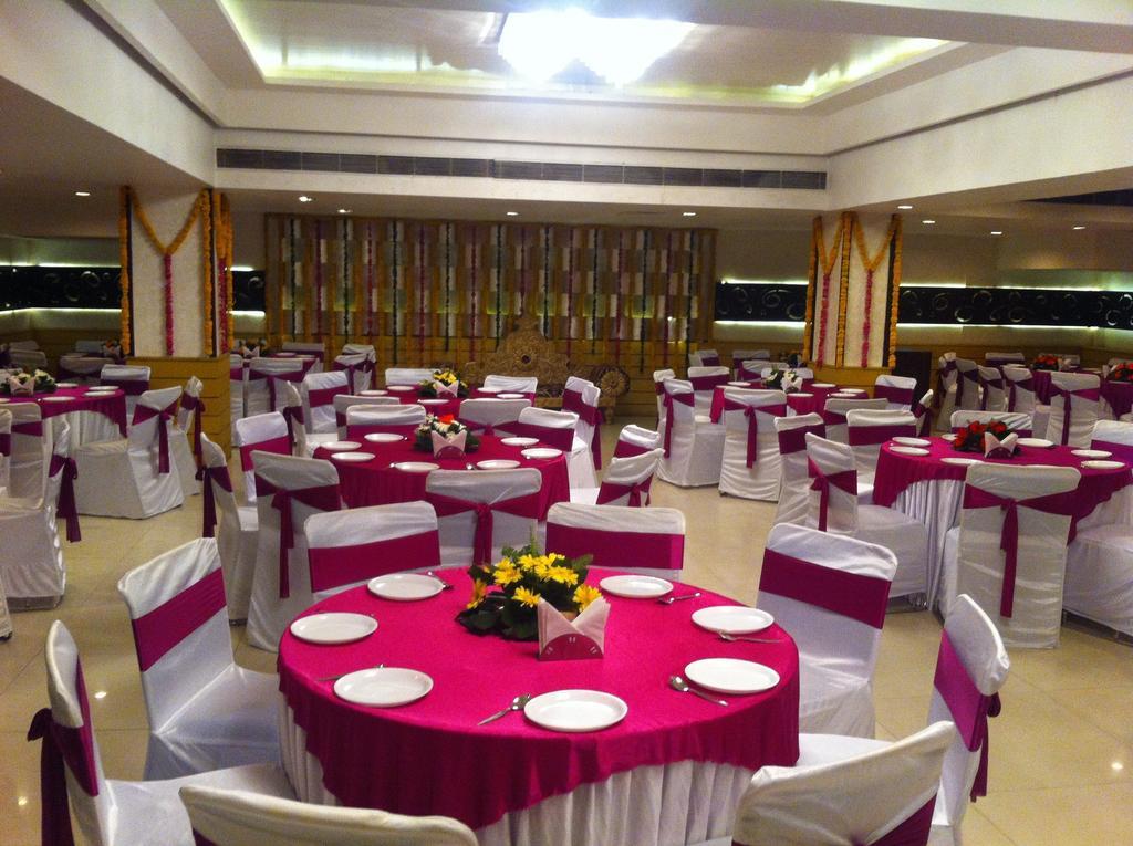 The Rajshahi Palace Otel Indore Dış mekan fotoğraf